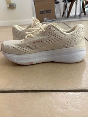 👡👡🪷🪷Brooks Womens Wide Ghost 2 - 7W